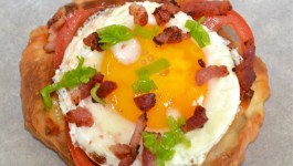 Eggs in Puff Pastry with Cheese and Bacon